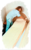 Une femme fait un lit d'hpital - Image d'une femme faisant un lit d'hpital
