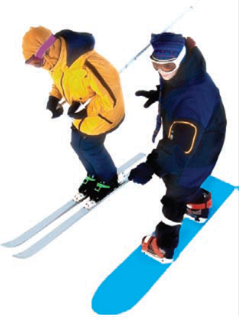 Image de deux personnes en train de faire du ski. Ils portent une combinaison de ski ainsi que des masques de protection pour leurs yeux.